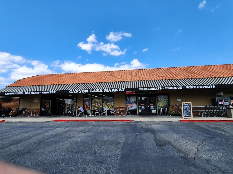 Canyon Lake Market storefront on Railroad Canyon Road.